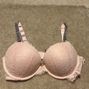 Pink Victoria’s secret bra